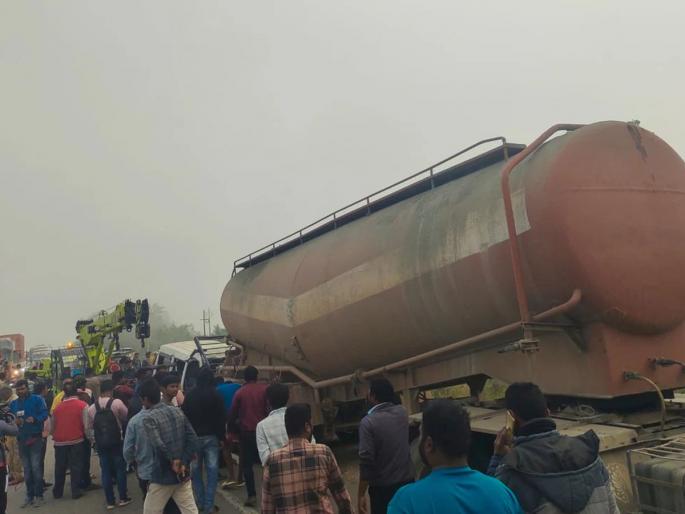 Thursday was an accident day! 12 killed as SUV collides with tanker in Karnataka, major accident in Maharashtra too total death toll 24 | गुरुवार ठरला अपघात वार! कर्नाटकात टँकरवर एसयुव्ही आदळून १२ ठार, महाराष्ट्रातही मोठ्या दुर्घटना Thursday was an accident day! 12 killed as SUV collides with tanker in Karnataka, major accident in Maharashtra too total death toll 24 | गुरुवार ठरला अपघात वार! कर्नाटकात टँकरवर एसयुव्ही आदळून १२ ठार, महाराष्ट्रातही मोठ्या दुर्घटना