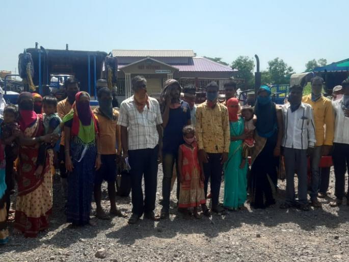 CoronaVirus Lockdown: Government of Karnataka | CoronaVirus Lockdown : कर्नाटक सरकारची मुजोरी, आपल्याच राज्यातील मजुरांना ठेवलेय 21 तास ताटकळत CoronaVirus Lockdown: Government of Karnataka | CoronaVirus Lockdown : कर्नाटक सरकारची मुजोरी, आपल्याच राज्यातील मजुरांना ठेवलेय 21 तास ताटकळत