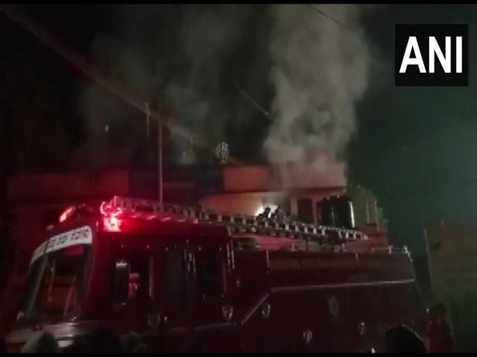 Karnatak News: Shocking incident in haweri district, Angry man sets bank on fire after bank reject his loan application | Karnatak News: धक्कादायक! कर्ज न दिल्यामुळे संतापलेल्या व्यक्तीने बँकेला लावली आग Karnatak News: Shocking incident in haweri district, Angry man sets bank on fire after bank reject his loan application | Karnatak News: धक्कादायक! कर्ज न दिल्यामुळे संतापलेल्या व्यक्तीने बँकेला लावली आग