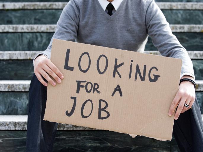 Karnataka Chief Minister Siddaramaiah said that the Karnataka government will give Rs 3,000 per month to unemployed graduates | बेरोजगार तरूणांना खुशखबर! महिन्याला ३ हजार मिळणार पण शिक्षणाची अट; सरकारची घोषणा Karnataka Chief Minister Siddaramaiah said that the Karnataka government will give Rs 3,000 per month to unemployed graduates | बेरोजगार तरूणांना खुशखबर! महिन्याला ३ हजार मिळणार पण शिक्षणाची अट; सरकारची घोषणा