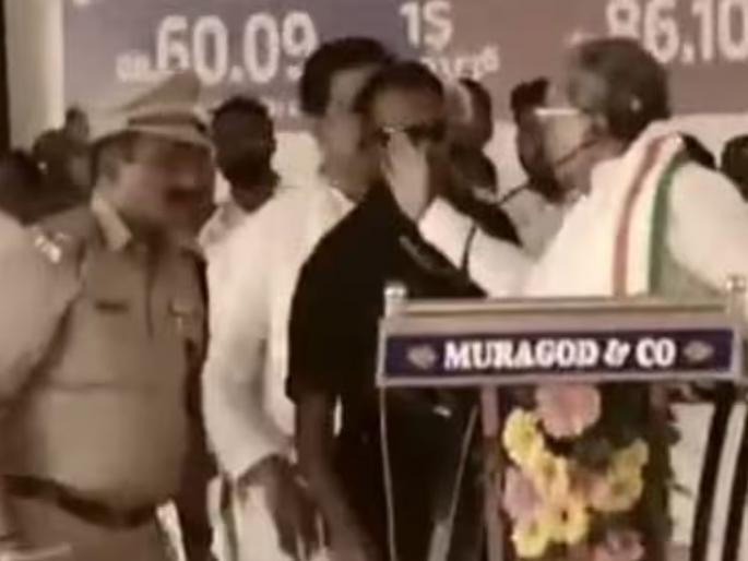 Karnataka Chief Minister Siddaramaiah lashes out at police officer in public meeting, raises hand to hit him, then... | कर्नाटकचे मुख्यमंत्री सिद्धारामैय्या भर सभेत पोलीस अधिकाऱ्यावर भडकले, मारण्यासाठी उगारला हात, त्यानंतर... Karnataka Chief Minister Siddaramaiah lashes out at police officer in public meeting, raises hand to hit him, then... | कर्नाटकचे मुख्यमंत्री सिद्धारामैय्या भर सभेत पोलीस अधिकाऱ्यावर भडकले, मारण्यासाठी उगारला हात, त्यानंतर...