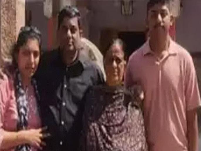 Four bodies found in house with noose around neck, heads wrapped in plastic bags, murder case... | गळ्यात फास, डोकं प्लॅस्टिकच्या पिशवीत गुंडाळलेलं, घरात सापडले चार जणांचे मृतदेह, हत्या की...   Four bodies found in house with noose around neck, heads wrapped in plastic bags, murder case... | गळ्यात फास, डोकं प्लॅस्टिकच्या पिशवीत गुंडाळलेलं, घरात सापडले चार जणांचे मृतदेह, हत्या की...