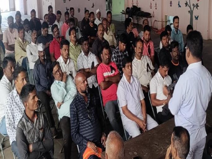 The Marathi brothers in the border areas should be ready for a decisive fight, Appeal by Achyut Mane | काळा दिन: सीमाभागातील मराठी बांधवांनी निर्णायक लढ्यासाठी तयार रहावे, प्रा अच्युत मानेंचे आवाहन The Marathi brothers in the border areas should be ready for a decisive fight, Appeal by Achyut Mane | काळा दिन: सीमाभागातील मराठी बांधवांनी निर्णायक लढ्यासाठी तयार रहावे, प्रा अच्युत मानेंचे आवाहन