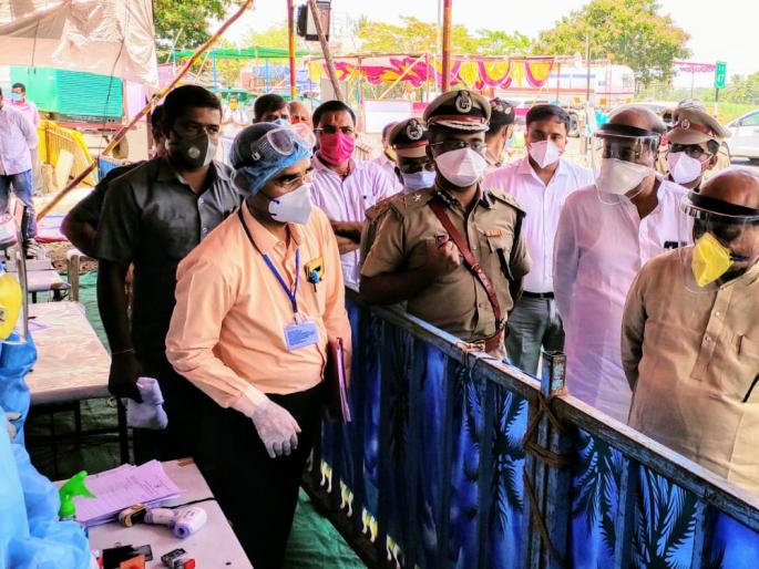 Temporary entry ban on passengers from Maharashtra: Home Minister of Grikarnataka orders | महाराष्ट्रातील प्रवाशांना तात्पुरती प्रवेश बंदी : कर्नाटकच्या गृहमंत्र्यांचा आदेश Temporary entry ban on passengers from Maharashtra: Home Minister of Grikarnataka orders | महाराष्ट्रातील प्रवाशांना तात्पुरती प्रवेश बंदी : कर्नाटकच्या गृहमंत्र्यांचा आदेश