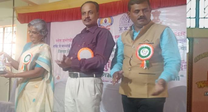 'Teacher Innovation Award' honors Karanja teacher | ‘टीचर इनोव्हेशन अवार्ड’ने कारंजाच्या निता तोडकर सन्मानित 'Teacher Innovation Award' honors Karanja teacher | ‘टीचर इनोव्हेशन अवार्ड’ने कारंजाच्या निता तोडकर सन्मानित