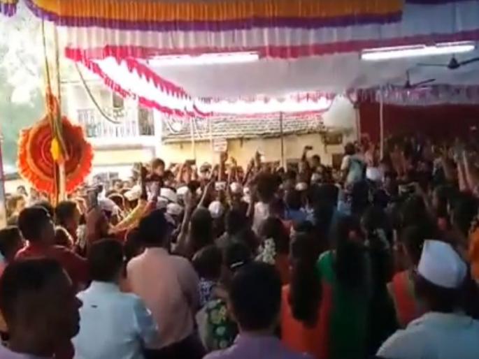 Heavy reception of Goddess Karanjeshwari in Chiplun | चिपळूणमध्ये देवी करंजेश्वरीचे जोरदार स्वागत Heavy reception of Goddess Karanjeshwari in Chiplun | चिपळूणमध्ये देवी करंजेश्वरीचे जोरदार स्वागत