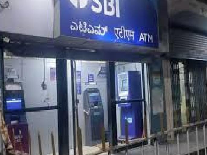 Bank robbery in Chadchan Armed robbers in military uniform looted property worth Rs 21 crore | चडचण येथे बँकेवर दरोडा; लष्करी गणवेशात आलेल्या सशस्त्र दरोडेखोरांनी २१ कोटींचा ऐवज लुटला, महाराष्ट्राच्या दिशेने पलायन Bank robbery in Chadchan Armed robbers in military uniform looted property worth Rs 21 crore | चडचण येथे बँकेवर दरोडा; लष्करी गणवेशात आलेल्या सशस्त्र दरोडेखोरांनी २१ कोटींचा ऐवज लुटला, महाराष्ट्राच्या दिशेने पलायन