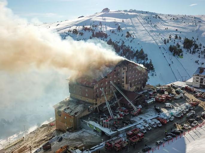 Massive fire breaks out at Kartalkaya ski resort in Turkey; Tourists jump, 66 dead | तुर्कीमधील कार्तलकाया रिसॉर्टला भीषण आग; पर्यटकांनी उड्या मारल्या, ६६ जणांचा मृत्यू Massive fire breaks out at Kartalkaya ski resort in Turkey; Tourists jump, 66 dead | तुर्कीमधील कार्तलकाया रिसॉर्टला भीषण आग; पर्यटकांनी उड्या मारल्या, ६६ जणांचा मृत्यू