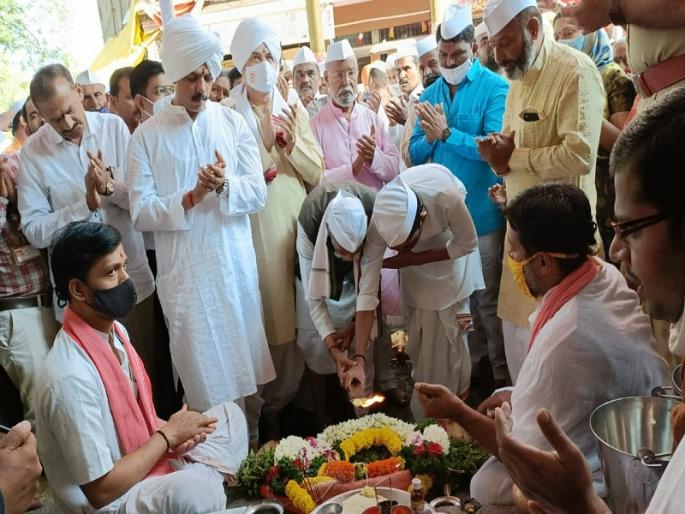 pilgrimage alandi harinama alankapuri kartiki vaari pune | आळंदी: कार्तिकी वारी निमित्ताने अलंकापुरीत हरिनामाचा गजर