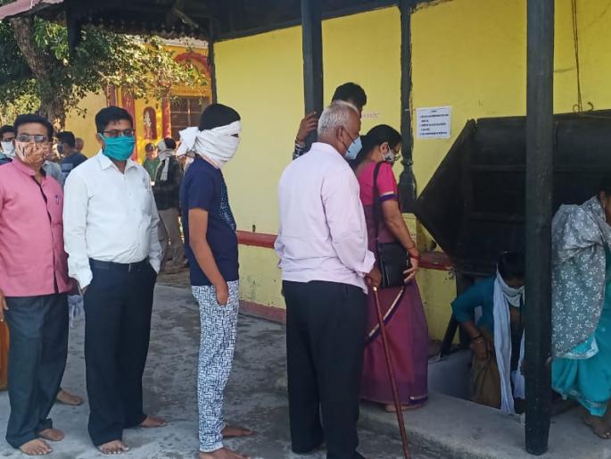 Crowd of devotees for Kartik Swami's darshan at Murtijapur | कार्तिक स्वामींच्या दर्शनासाठी भाविकांची गर्दी; हजारो भाविकांनी घेतले दर्शन  Crowd of devotees for Kartik Swami's darshan at Murtijapur | कार्तिक स्वामींच्या दर्शनासाठी भाविकांची गर्दी; हजारो भाविकांनी घेतले दर्शन