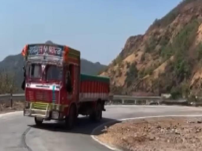 Karul Ghat on Talere Kolhapur National Highway opened for one way traffic after 13 months | तब्बल १३ महिन्यांनंतर करूळ घाटातून एकेरी वाहतूक सुरू, वाहनचालकांना दिलासा Karul Ghat on Talere Kolhapur National Highway opened for one way traffic after 13 months | तब्बल १३ महिन्यांनंतर करूळ घाटातून एकेरी वाहतूक सुरू, वाहनचालकांना दिलासा