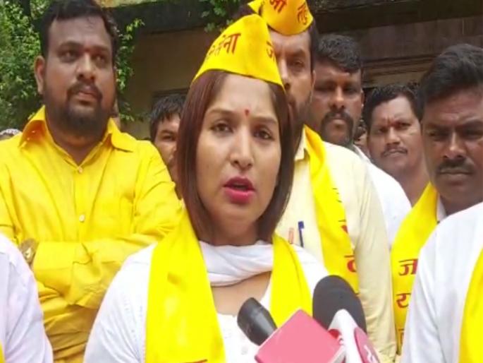 karuna sharma make it clear that will start dasara melava on bhagwangad again | Maharashtra Politics: “मी वंजारी समाजाची सून, भगवानगडावर दसरा मेळावा पुन्हा सुरु करणार”; आता करुणा शर्मा मैदानात karuna sharma make it clear that will start dasara melava on bhagwangad again | Maharashtra Politics: “मी वंजारी समाजाची सून, भगवानगडावर दसरा मेळावा पुन्हा सुरु करणार”; आता करुणा शर्मा मैदानात