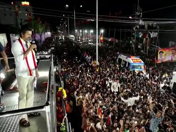 Police hold Vijay responsible for stampede in Karur, say he deliberately came late to the meeting because... | करुर येथील चेंगराचेंगरीसाठी पोलिसांनी विजयला ठरवले जबाबदार, म्हणाले तो सभेला जाणीवपूर्वक उशिरा आला कारण...