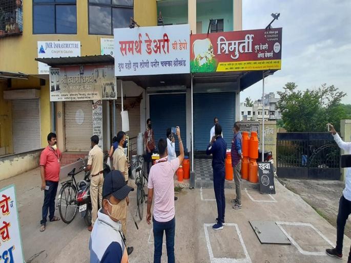 Action is being taken in the city through the Bharari squad of the Municipal Corporation | नगर शहरात महापालिकेच्या भरारी पथकामार्फत कारवाई सुरू