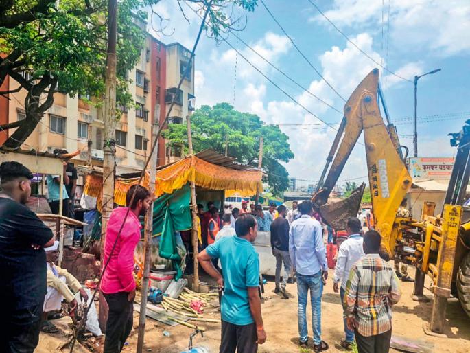 Small businessmen are being targeted, but big businessmen are safe | छोट्या व्यावसायिकांवर बडगा, मोठ्या व्यावसायिकांना मात्र अभय Small businessmen are being targeted, but big businessmen are safe | छोट्या व्यावसायिकांवर बडगा, मोठ्या व्यावसायिकांना मात्र अभय