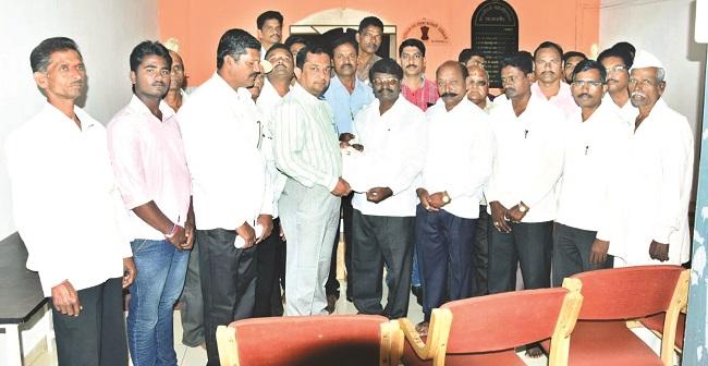 Debt Waivers, Expatriate Agencies - Protests before the Tehsil Office | कर्जमाफी, महागाईवरून राष्टÑवादी आक्रमक-- तहसील कार्यालयासमोर निदर्शने Debt Waivers, Expatriate Agencies - Protests before the Tehsil Office | कर्जमाफी, महागाईवरून राष्टÑवादी आक्रमक-- तहसील कार्यालयासमोर निदर्शने