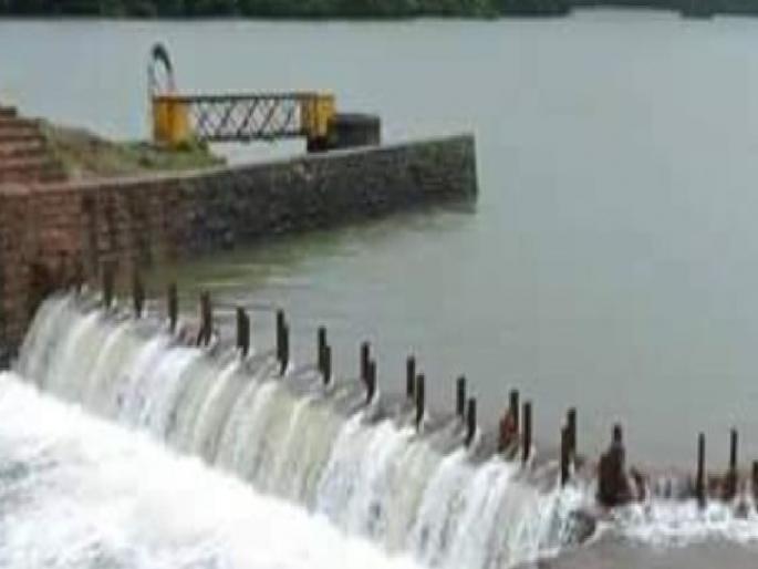 The Kas Dam which supplies water to the city of Satara was filled to capacity | Satara: कास धरण भरल्याने सांडव्यावरून वाहू लागले पाणी!, गतवर्षीपेक्षा दमदार पाऊस The Kas Dam which supplies water to the city of Satara was filled to capacity | Satara: कास धरण भरल्याने सांडव्यावरून वाहू लागले पाणी!, गतवर्षीपेक्षा दमदार पाऊस