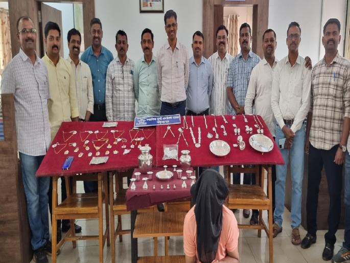 Items including jewellery worth 20 lakhs seized from thief caught stealing petrol in Kasba Bawda Kolhapur | Kolhapur Crime: पेट्रोल चोरताना पकडला, २० लाखांचा ऐवज सापडला! Items including jewellery worth 20 lakhs seized from thief caught stealing petrol in Kasba Bawda Kolhapur | Kolhapur Crime: पेट्रोल चोरताना पकडला, २० लाखांचा ऐवज सापडला!