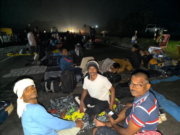 Contract Workers from Tribal Ashram Schools Stage Sit-in at Kasara Ghat, Marching Towards Mumbai Over Long-Pending Demands | Birhad Morcha: बिर्हाड मोर्चा मुंबईच्या वेशीवर, कसारा घाटात ठिय्या आंदोलन, प्रमुख मागण्यांसाठी एल्गार! Contract Workers from Tribal Ashram Schools Stage Sit-in at Kasara Ghat, Marching Towards Mumbai Over Long-Pending Demands | Birhad Morcha: बिर्हाड मोर्चा मुंबईच्या वेशीवर, कसारा घाटात ठिय्या आंदोलन, प्रमुख मागण्यांसाठी एल्गार!