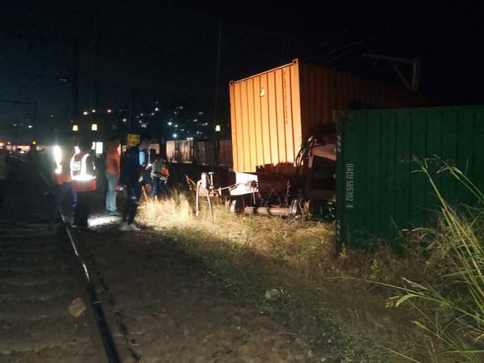 freight train derails near kasara railway station traffic to nashik disrupted | कसारा रेल्वे स्थानकाजवळ मालगाडी घसरली, २ डबे उलटले; नाशिककडे जाणारी वाहतूक विस्कळीत freight train derails near kasara railway station traffic to nashik disrupted | कसारा रेल्वे स्थानकाजवळ मालगाडी घसरली, २ डबे उलटले; नाशिककडे जाणारी वाहतूक विस्कळीत