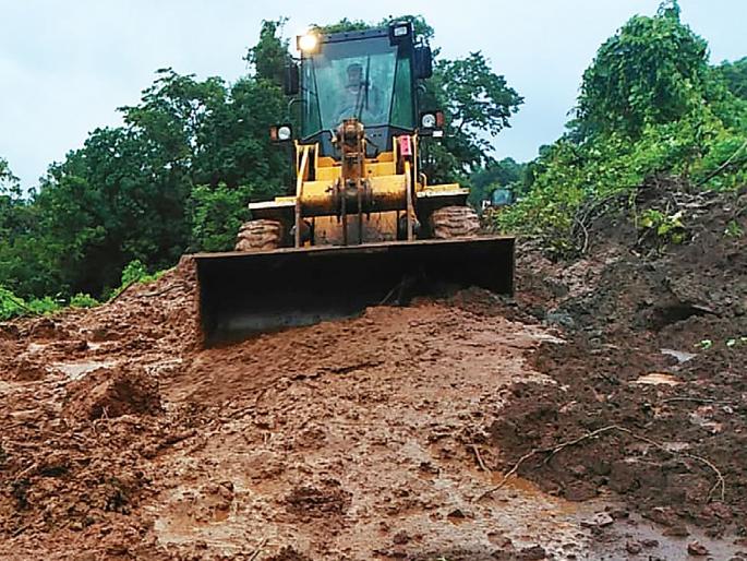 Riot fell in two places in Kashedi Ghat | कशेडी घाटात दोन ठिकाणी दरड कोसळली Riot fell in two places in Kashedi Ghat | कशेडी घाटात दोन ठिकाणी दरड कोसळली