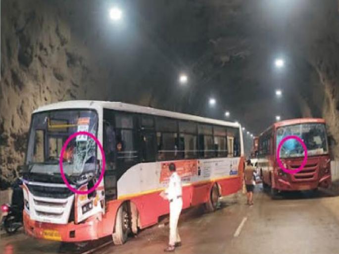 Triple accident in Kashedi tunnel on Mumbai-Goa highway | कशेडी बोगद्यात तिहेरी अपघात, कंटेनर चालकाने अचानक ब्रेक लावला अन् पाठिमागून दोन एसटी बस धडकल्या Triple accident in Kashedi tunnel on Mumbai-Goa highway | कशेडी बोगद्यात तिहेरी अपघात, कंटेनर चालकाने अचानक ब्रेक लावला अन् पाठिमागून दोन एसटी बस धडकल्या