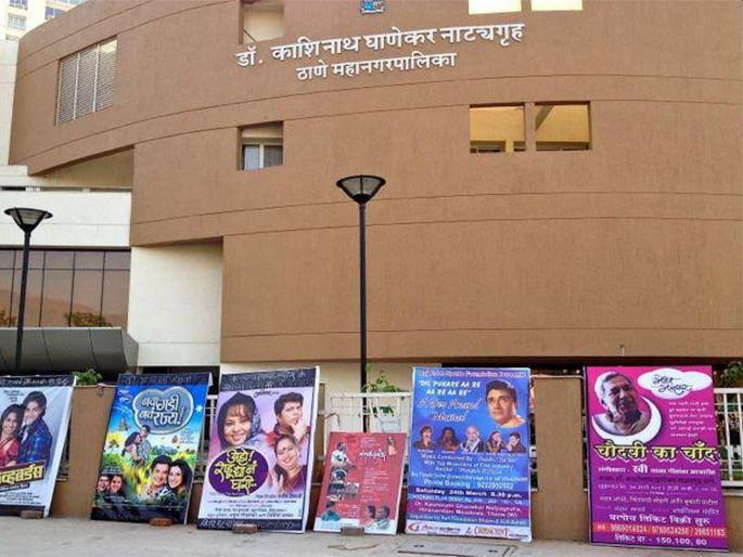 Marathi director Viju Mane stuck in the elevator of the Ghanekar theater | घाणेकर नाट्यगृहाच्या लिफ्टमध्ये अडकला मराठी दिग्दर्शक विजू माने Marathi director Viju Mane stuck in the elevator of the Ghanekar theater | घाणेकर नाट्यगृहाच्या लिफ्टमध्ये अडकला मराठी दिग्दर्शक विजू माने