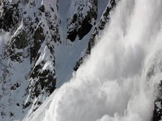 Avalanche Hits Many Areas Of North Kashmir Some soldiers Missing | काश्मीरमध्ये भीषण हिमस्खलनाच्या घटना; काही जवान बेपत्ता Avalanche Hits Many Areas Of North Kashmir Some soldiers Missing | काश्मीरमध्ये भीषण हिमस्खलनाच्या घटना; काही जवान बेपत्ता