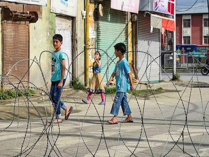 Schools started in Kashmir Valley; But the students are absent | काश्मीर खोऱ्यामधील शाळा सुरू; पण विद्यार्थ्यांची मात्र गैरहजेरीच Schools started in Kashmir Valley; But the students are absent | काश्मीर खोऱ्यामधील शाळा सुरू; पण विद्यार्थ्यांची मात्र गैरहजेरीच