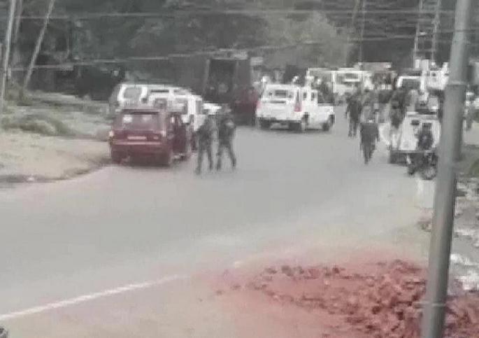 isis module case terror funding nia with ib raw carried out raids in anantnag, srinagar, awantipore, baramulla in jammu kashmir | ISIS मॉड्यूल : RAW आणि IB सोबत जम्मू-काश्मीरमध्ये 10 ठिकाणी NIA ची छापेमारी, अनेकांना घेतले ताब्यात isis module case terror funding nia with ib raw carried out raids in anantnag, srinagar, awantipore, baramulla in jammu kashmir | ISIS मॉड्यूल : RAW आणि IB सोबत जम्मू-काश्मीरमध्ये 10 ठिकाणी NIA ची छापेमारी, अनेकांना घेतले ताब्यात