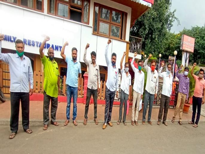 This is how workers fall into the trap of forced labor: Kashinath Nakhate | केंद्र सरकारकडून कामगारांना देशोधडीला लावण्याचा प्रकार : काशिनाख नखाते This is how workers fall into the trap of forced labor: Kashinath Nakhate | केंद्र सरकारकडून कामगारांना देशोधडीला लावण्याचा प्रकार : काशिनाख नखाते