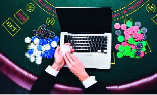 Fourth to become 'Emperor' on 'Casino': Supremacy in politics, khaki | ‘कॅसिनो’वर ‘सम्राट’ होण्यासाठी चौघांत वर्चस्ववाद : राजकीय, खाकीतील नातलगांचे सुरक्षा कवच Fourth to become 'Emperor' on 'Casino': Supremacy in politics, khaki | ‘कॅसिनो’वर ‘सम्राट’ होण्यासाठी चौघांत वर्चस्ववाद : राजकीय, खाकीतील नातलगांचे सुरक्षा कवच