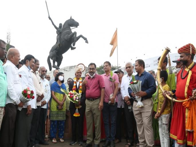 Mountaineer Kasturi Savekar is welcomed in Kolhapur, she successfully summitted the Mount Manaslu, eighth highest mountain in the world | नाद खुळा! गिर्यारोहक कस्तुरी सावेकरचे जल्लोषात स्वागत, कोल्हापूरकरांकडून यथोचित सन्मान Mountaineer Kasturi Savekar is welcomed in Kolhapur, she successfully summitted the Mount Manaslu, eighth highest mountain in the world | नाद खुळा! गिर्यारोहक कस्तुरी सावेकरचे जल्लोषात स्वागत, कोल्हापूरकरांकडून यथोचित सन्मान