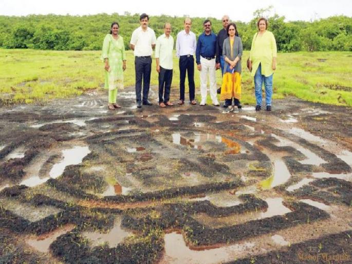 Rock art in Konkan | कोकणच्या सौंदर्याला ‘कातळशिल्पाचे गोंदण’ Rock art in Konkan | कोकणच्या सौंदर्याला ‘कातळशिल्पाचे गोंदण’