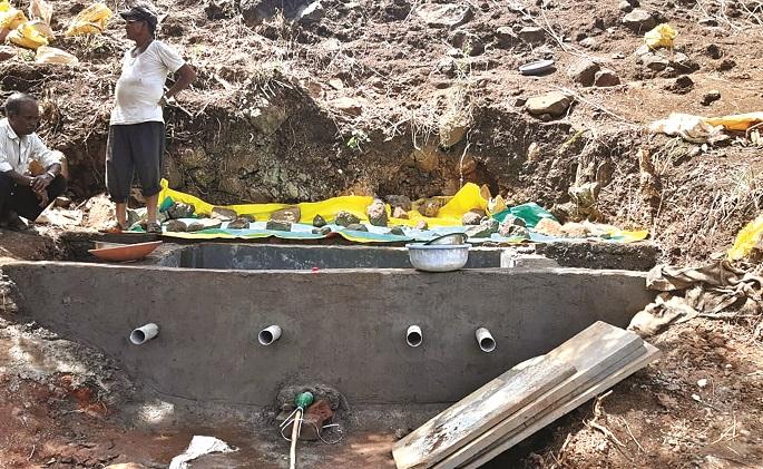 Revitalization of labor by deducted labor | काटवलीत श्रमदानातून झ-याला पुनर्जीवन -: लोकचळवळीला यश