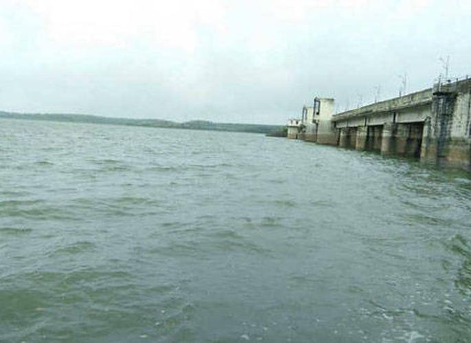 Irrigation on only 4000 hectares from Katepurna Dam! | काटेपूर्णा धरणातून केवळ ४ हजार हेक्टरवर सिंचन ! Irrigation on only 4000 hectares from Katepurna Dam! | काटेपूर्णा धरणातून केवळ ४ हजार हेक्टरवर सिंचन !