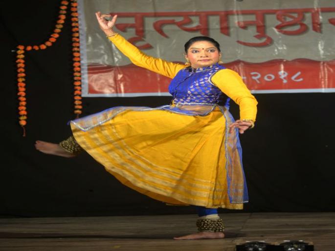 'Dance': Ek Kotha Kathak Drama | ‘नृत्यानुष्ठान’ : एकल कथ्थक नृत्याविष्काराची नाशिककर रसिकांना भुरळ 'Dance': Ek Kotha Kathak Drama | ‘नृत्यानुष्ठान’ : एकल कथ्थक नृत्याविष्काराची नाशिककर रसिकांना भुरळ