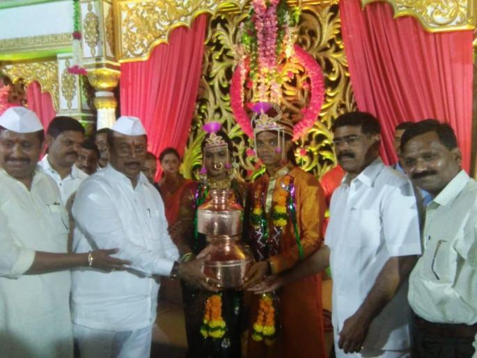 mla kisan kathores social initiative getting good response | आ. किसन कथोरेंकडून विधवा महिलांच्या मुलींचं कन्यादान mla kisan kathores social initiative getting good response | आ. किसन कथोरेंकडून विधवा महिलांच्या मुलींचं कन्यादान