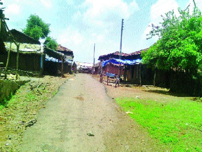 Katkari settlements resume employment search; Employment Guarantee Scheme Only on Paper, Increasing Malnutrition due to Migratory | कातकरी वस्त्या पुन्हा रोजगाराच्या शोधात; रोजगार हमी योजना फक्त कागदावरच, स्थलांतरामुळे वाढते कुपोषण Katkari settlements resume employment search; Employment Guarantee Scheme Only on Paper, Increasing Malnutrition due to Migratory | कातकरी वस्त्या पुन्हा रोजगाराच्या शोधात; रोजगार हमी योजना फक्त कागदावरच, स्थलांतरामुळे वाढते कुपोषण