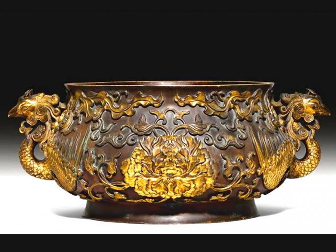 Family used 17th century bowl worth 34 crore to keep tennis balls | ३४ कोटी रूपयांच्या कटोऱ्याचा बॉल ठेवण्यासाठी वापर, मालकांना माहीत नव्हती किंमत!