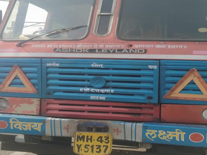 Container-two-wheeler accident at Katraj Chowk, young man died on the spot after the wheel ran over his stomach | कात्रज चौकात कंटेनर-दुचाकीचा अपघात, पोटावरून चाक गेल्याने तरुणाचा जागीच मृत्यू Container-two-wheeler accident at Katraj Chowk, young man died on the spot after the wheel ran over his stomach | कात्रज चौकात कंटेनर-दुचाकीचा अपघात, पोटावरून चाक गेल्याने तरुणाचा जागीच मृत्यू