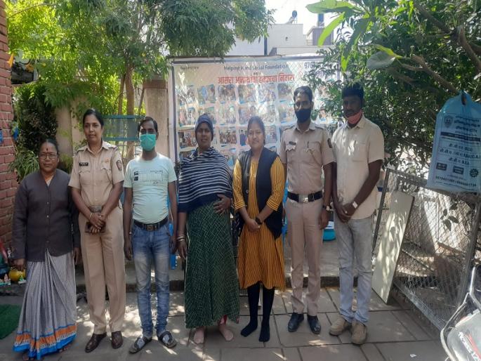 mother and daughter meet after 4 year bopdev ghat pune latest news | नियतीने केली मायलेकरांची तटातुट, माणुसकीने घडवली गळाभेट mother and daughter meet after 4 year bopdev ghat pune latest news | नियतीने केली मायलेकरांची तटातुट, माणुसकीने घडवली गळाभेट