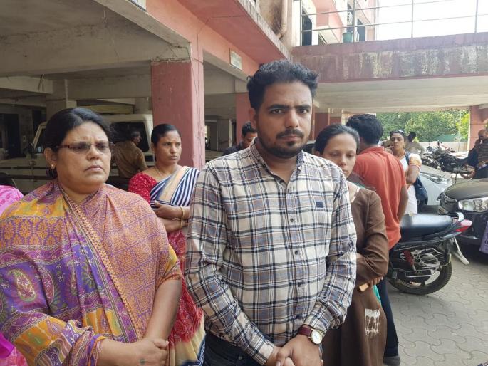 Criminal cases have been lodged against the bidders for keep rectriction to going to the funeral | Video : अंत्ययात्रेला जाण्यास बंधन घालणाऱ्यांवर गुन्हे दाखल Criminal cases have been lodged against the bidders for keep rectriction to going to the funeral | Video : अंत्ययात्रेला जाण्यास बंधन घालणाऱ्यांवर गुन्हे दाखल