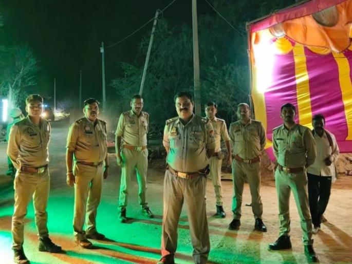 bride family scared by threat of crazy lover in kaushambi police force was deployed throughout wedding | "मी तुला मंडपातून..."; एकतर्फी प्रेमात वेड्या झालेल्या तरुणाची धमकी, पोलीस बंदोबस्तात झालं लग्न