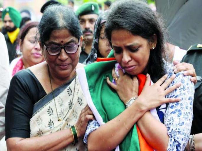 Indian government forget the sacrifices of the soldiers | भारतीय जवानांच्या बलिदानाचा समाजाला विसर -वीर पत्नीची खंत Indian government forget the sacrifices of the soldiers | भारतीय जवानांच्या बलिदानाचा समाजाला विसर -वीर पत्नीची खंत