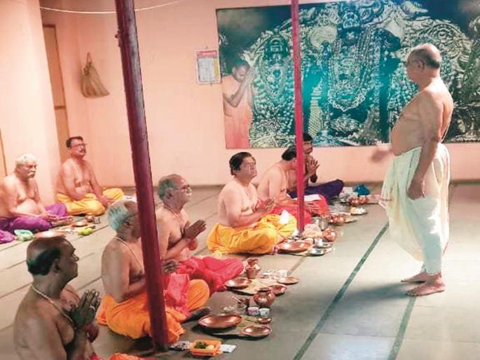 There are no crows in the city and they do not feed the cows; Who should give the pind of the name of the ancestors? | शहरात दिसत नाहीत कावळे अन् गाईला खाऊ देत नाहीत; पूर्वजांच्या नावाचे पिंड कोणाला द्यावे? There are no crows in the city and they do not feed the cows; Who should give the pind of the name of the ancestors? | शहरात दिसत नाहीत कावळे अन् गाईला खाऊ देत नाहीत; पूर्वजांच्या नावाचे पिंड कोणाला द्यावे?