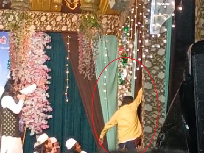 One fired in the air during Qawwali program in Islampur | इस्लामपुरात कव्वाली कार्यक्रमात एकाचा हवेत गोळीबार, राष्ट्रवादीच्या माजी नगरसेवकाकडे रोख; व्हिडीओ व्हायरल One fired in the air during Qawwali program in Islampur | इस्लामपुरात कव्वाली कार्यक्रमात एकाचा हवेत गोळीबार, राष्ट्रवादीच्या माजी नगरसेवकाकडे रोख; व्हिडीओ व्हायरल