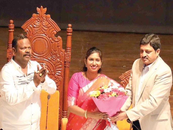 Poet Chawatamol again resigns as Mayor of Panvel | पनवेल महापौरपदी पुन्हा कविता चौतमोल विराजमान Poet Chawatamol again resigns as Mayor of Panvel | पनवेल महापौरपदी पुन्हा कविता चौतमोल विराजमान