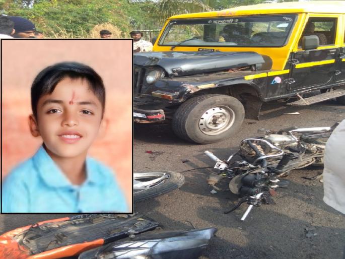 A mother and her two children were killed in a jeep collision in Kavalapur on Tasgaon road in Sangli | Sangli: प्रवासी जीपच्या धडकेत दोन चिमुकल्यांसह आई ठार, हेल्मेटमुळे दुचाकीस्वाराचा जीव वाचला A mother and her two children were killed in a jeep collision in Kavalapur on Tasgaon road in Sangli | Sangli: प्रवासी जीपच्या धडकेत दोन चिमुकल्यांसह आई ठार, हेल्मेटमुळे दुचाकीस्वाराचा जीव वाचला