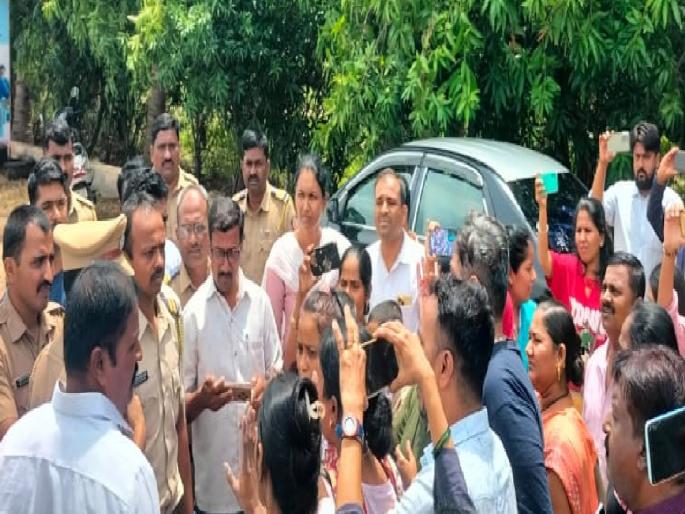 The institution's management brutally beat up students for complaining about poor quality food being served in sangli | निकृष्ट जेवण दिल्याची तक्रार, संस्थाचालकांकडून विद्यार्थ्यांना अमानुष मारहाण; सांगली जिल्ह्यातील घटना The institution's management brutally beat up students for complaining about poor quality food being served in sangli | निकृष्ट जेवण दिल्याची तक्रार, संस्थाचालकांकडून विद्यार्थ्यांना अमानुष मारहाण; सांगली जिल्ह्यातील घटना
